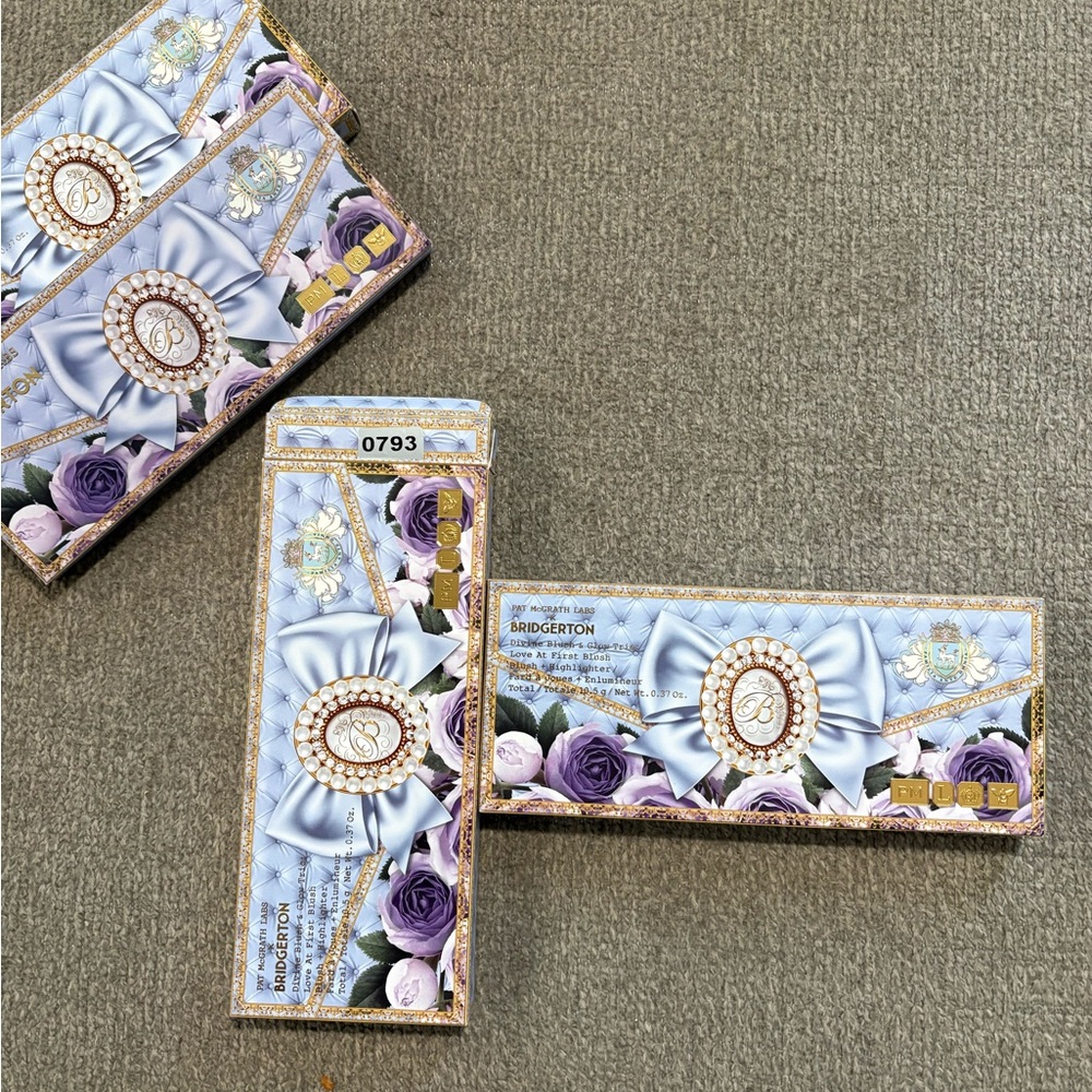 Netflix Bridgerton Eyeshadow Palette - Purple and Gold